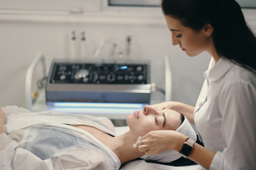 The Rise of Oxygeneo Illuminate Facials in Skincare Trends